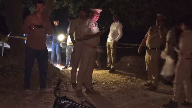 Lucknow: पुलिस ने हत्या करने वाले ऑटो ड्राइवर का एनकाउंटर किया Lucknow: पुलिस ने हत्या करने वाले ऑटो ड्राइवर का एनकाउंटर किया