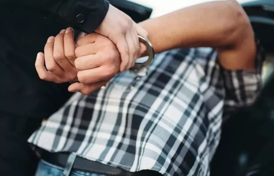 Ballia: युवती से शादी का झांसा देकर यौन शोषण करने वाला आरोपी गिरफ्तार Ballia: युवती से शादी का झांसा देकर यौन शोषण करने वाला आरोपी गिरफ्तार