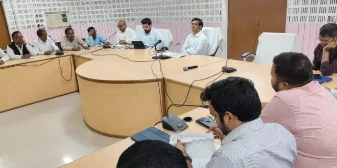 Ballia: जिलाधिकारी ने मतदाता सूची को त्रुटि रहित बनाने का किया आग्रह Ballia: जिलाधिकारी ने मतदाता सूची को त्रुटि रहित बनाने का किया आग्रह