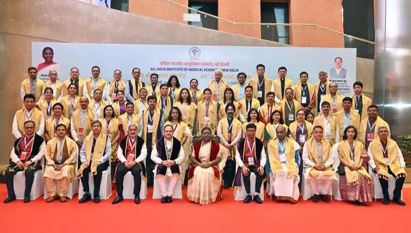AIIMS Delhi ने स्वास्थ्य सेवा में मानक स्थापित किया: राष्ट्रपति मुर्मू AIIMS Delhi ने स्वास्थ्य सेवा में मानक स्थापित किया: राष्ट्रपति मुर्मू