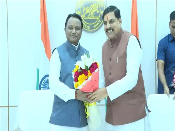 MP CM ने मुख्यमंत्री माझी से मुलाकात की, देबेंद्र प्रधान को श्रद्धांजलि दी MP CM ने मुख्यमंत्री माझी से मुलाकात की, देबेंद्र प्रधान को श्रद्धांजलि दी