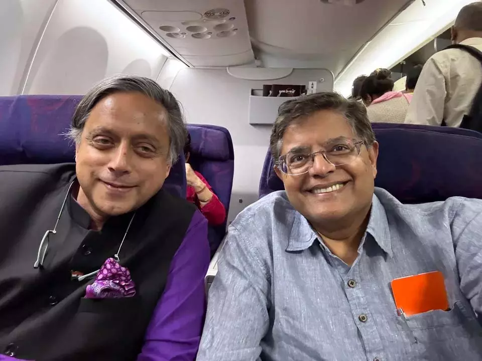 Odisha: सांसद की रहस्यमयी पोस्ट ने शशि थरूर की वफादारी बदलने की अटकलों को और हवा दी Odisha: सांसद की रहस्यमयी पोस्ट ने शशि थरूर की वफादारी बदलने की अटकलों को और हवा दी