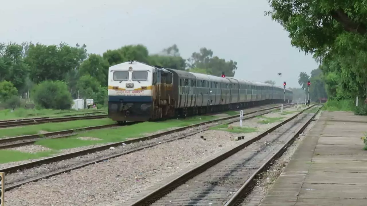 Marudhar Express कल 3:30 घंटे लेट, रेलवे ने बताई वजह Marudhar Express कल 3:30 घंटे लेट, रेलवे ने बताई वजह