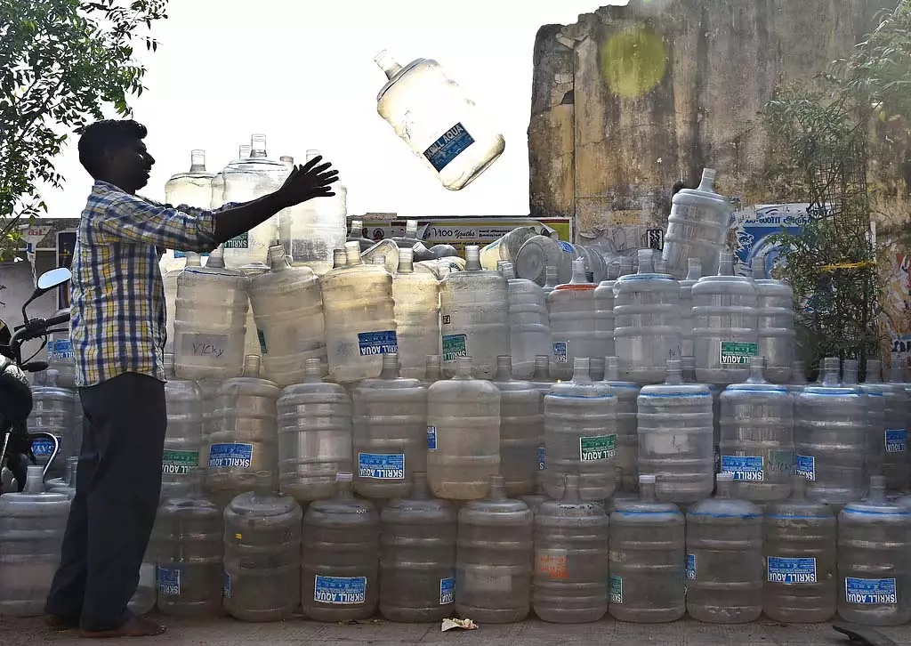 पीने के पानी के डिब्बों का 50 बार से अधिक उपयोग नहीं किया जाना चाहिए: खाद्य सुरक्षा विभाग का आदेश पीने के पानी के डिब्बों का 50 बार से अधिक उपयोग नहीं किया जाना चाहिए: खाद्य सुरक्षा विभाग का आदेश