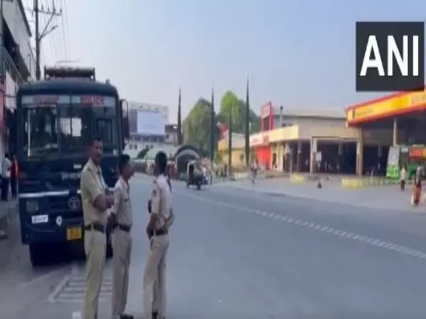 Karnataka बंद पर लेबर काउंसिल के अध्यक्ष ने कहा- राज्य सरकार हमें दबाने के लिए पुलिस का इस्तेमाल कर रही है Karnataka बंद पर लेबर काउंसिल के अध्यक्ष ने कहा- राज्य सरकार हमें दबाने के लिए पुलिस का इस्तेमाल कर रही है