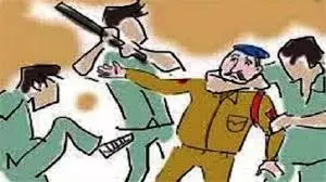 Haryana : विवाद सुलझाने गई पुलिस टीम पर हमला Haryana : विवाद सुलझाने गई पुलिस टीम पर हमला