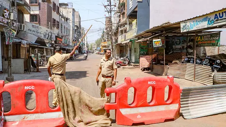 Nagpur violence: 14 और गिरफ्तार, गिरफ्तारियों की संख्या 105 पहुंची; तीन नई FIR दर्ज Nagpur violence: 14 और गिरफ्तार, गिरफ्तारियों की संख्या 105 पहुंची; तीन नई FIR दर्ज