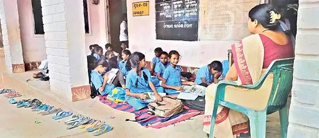 Odisha : स्कूल में पांच कमरों के निर्माण के लिए धनराशि मंजूर की Odisha : स्कूल में पांच कमरों के निर्माण के लिए धनराशि मंजूर की
