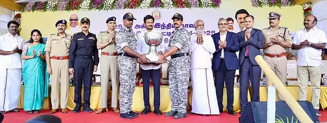 शूटिंग प्रतियोगिता: तमिलनाडु पुलिस विभाग चैंपियन - उपमुख्यमंत्री उदयनिधि ने प्रदान किया पुरस्कार शूटिंग प्रतियोगिता: तमिलनाडु पुलिस विभाग चैंपियन - उपमुख्यमंत्री उदयनिधि ने प्रदान किया पुरस्कार