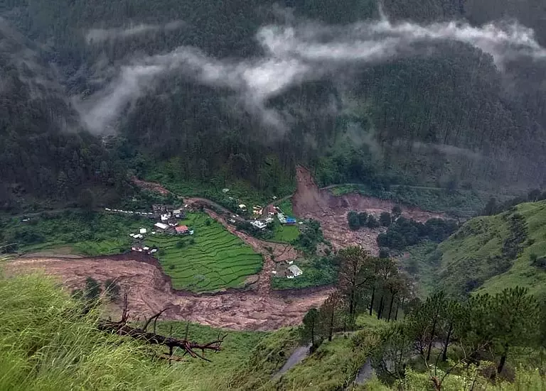 Uttarakhand ‘बाहरी’: भूमि कानून लागू होने से कई लोग हुए बाहर Uttarakhand ‘बाहरी’: भूमि कानून लागू होने से कई लोग हुए बाहर
