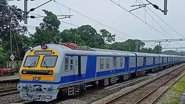 Tamil Nadu : शालीमार-चेन्नई ट्रेन में अतिरिक्त सार्वजनिक डिब्बे जोड़े गए Tamil Nadu : शालीमार-चेन्नई ट्रेन में अतिरिक्त सार्वजनिक डिब्बे जोड़े गए