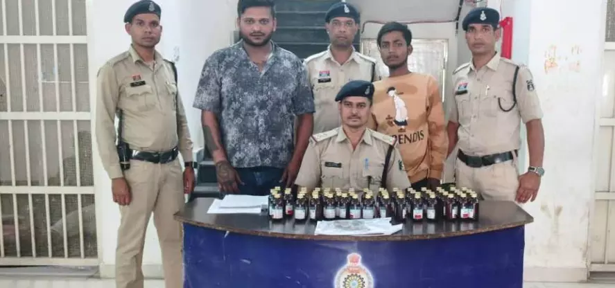 देशी रिवॉल्वर के साथ पकड़ाए दो तस्कर, नशीली दवा जब्त देशी रिवॉल्वर के साथ पकड़ाए दो तस्कर, नशीली दवा जब्त
