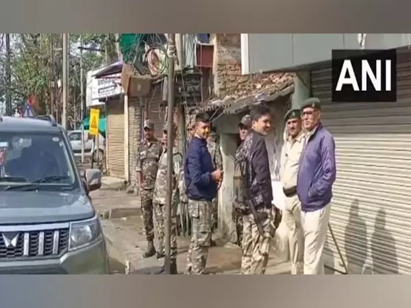सरना स्थल के पास फ्लाईओवर निर्माण के खिलाफ आदिवासी संगठनों ने Ranchi बंद का आह्वान किया सरना स्थल के पास फ्लाईओवर निर्माण के खिलाफ आदिवासी संगठनों ने Ranchi बंद का आह्वान किया