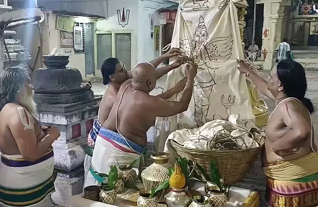 Tamil Nadu: कांचीपुरम यथोथकारी पेरुमल मंदिर में पंगुनी ब्रह्मोत्सवम Tamil Nadu: कांचीपुरम यथोथकारी पेरुमल मंदिर में पंगुनी ब्रह्मोत्सवम