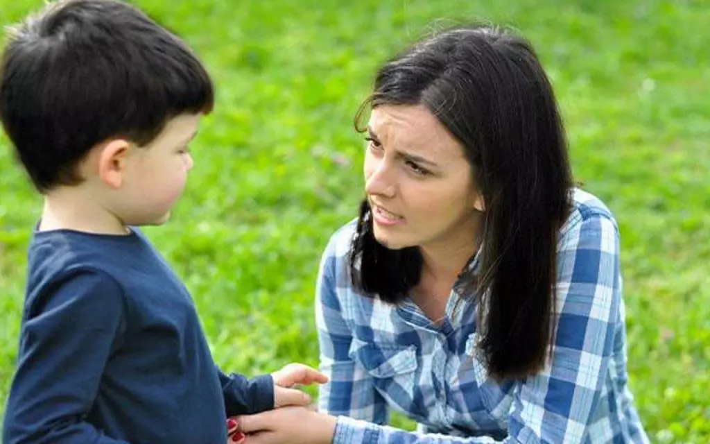 Parenting Tips : बच्चों को आत्मनिर्भर बनाने के आसान टिप्स Parenting Tips : बच्चों को आत्मनिर्भर बनाने के आसान टिप्स