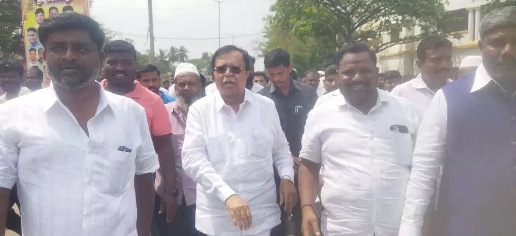 मधुबाले मामला: सहकारिता मंत्री राजन्ना की सुरक्षा कड़ी मधुबाले मामला: सहकारिता मंत्री राजन्ना की सुरक्षा कड़ी