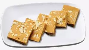 Roasted gram barfi यूनिक स्वीट डिश का लें स्वाद Roasted gram barfi यूनिक स्वीट डिश का लें स्वाद
