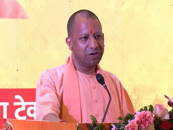 UP CM ने कहा- पीएम मोदी के 5एफ विजन के तहत PM मित्र पार्क के लिए 700 करोड़ रुपये के एमओयू पर हस्ताक्षर किए गए UP CM ने कहा- पीएम मोदी के 5एफ विजन के तहत PM मित्र पार्क के लिए 700 करोड़ रुपये के एमओयू पर हस्ताक्षर किए गए