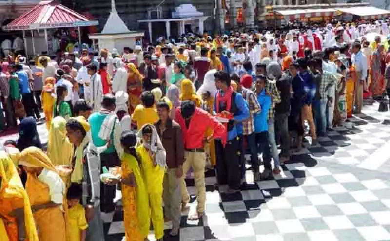 Kangra क्षेत्र में श्रद्धालुओं ने जल निकायों को प्रदूषित छोड़ दिया Kangra क्षेत्र में श्रद्धालुओं ने जल निकायों को प्रदूषित छोड़ दिया