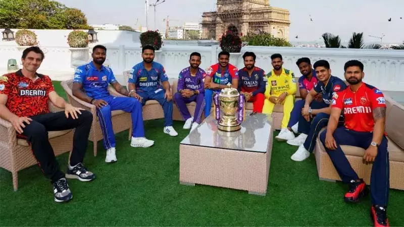 IPL 2025: शाम के मैचों की दूसरी पारी में बदल सकेंगे गेंद, इस बार आए यह नए नियम IPL 2025: शाम के मैचों की दूसरी पारी में बदल सकेंगे गेंद, इस बार आए यह नए नियम