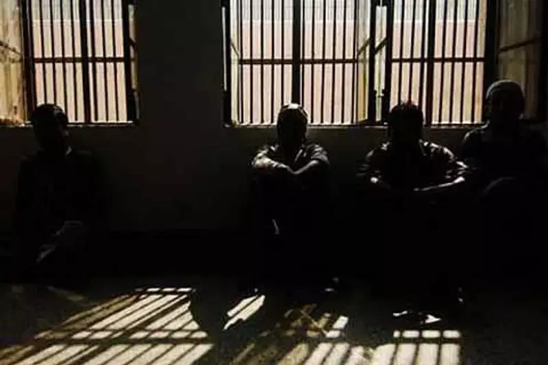 कठुआ में राष्ट्रविरोधी, आपराधिक गतिविधियों के लिए तीन लोगों को PSA के तहत हिरासत में लिया कठुआ में राष्ट्रविरोधी, आपराधिक गतिविधियों के लिए तीन लोगों को PSA के तहत हिरासत में लिया