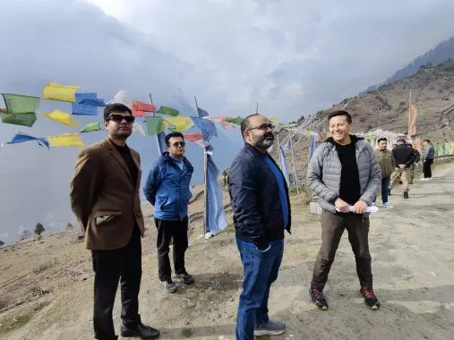 Sikkim : जीएलओएफ से हुए नुकसान का निरीक्षण करने और वाइब्रेंट विलेज कार्यक्रम के लिए Sikkim : जीएलओएफ से हुए नुकसान का निरीक्षण करने और वाइब्रेंट विलेज कार्यक्रम के लिए