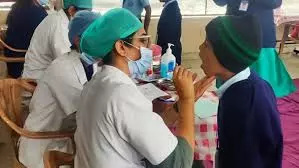 Chatra: चुकरू मध्य विद्यालय में हेल्थ चेकअप कैंप Chatra: चुकरू मध्य विद्यालय में हेल्थ चेकअप कैंप