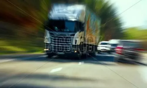 कुलगाम में ट्रक ने 3 साल की बच्ची को कुचला