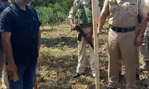 J&K: अनंतनाग पुलिस ने ड्रग तस्करों की 75 लाख रुपये की संपत्ति जब्त की J&K: अनंतनाग पुलिस ने ड्रग तस्करों की 75 लाख रुपये की संपत्ति जब्त की
