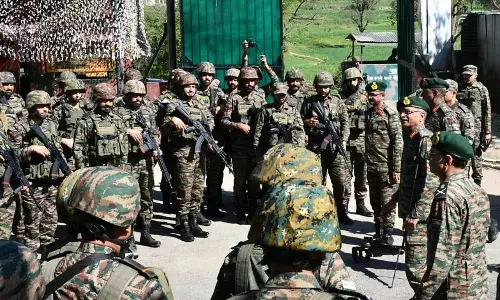 सेना कमांडर ने राजौरी में नियंत्रण रेखा पर सुरक्षा स्थिति और परिचालन तैयारियों की समीक्षा की
