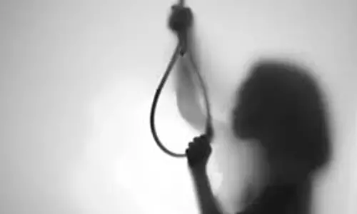 Shahjahanpur: विवाहिता ने संदिग्ध परिस्थितियों में फांसी लगाकर दी जान