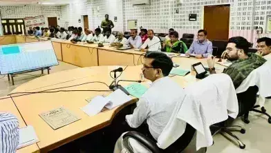 Ballia: उप जिलाधिकारी आलोक प्रताप सिंह फार्मर रजिस्ट्रेशन को लेकर सख्त हुए