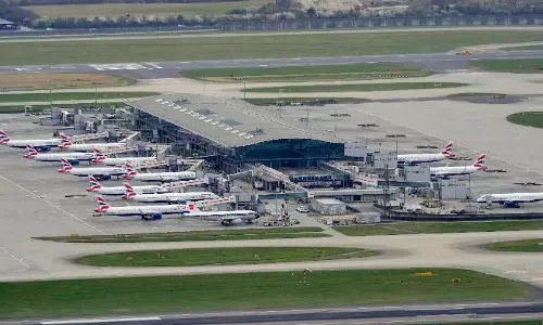 Heathrow Airport : हीथ्रो एयरपोर्ट बंद, यात्रियों की मुश्किलें बढ़ीं Heathrow Airport : हीथ्रो एयरपोर्ट बंद, यात्रियों की मुश्किलें बढ़ीं