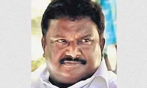 Tamil Nadu: मंत्री ने संकरी सड़कों पर छोटे वाहन न चलाने की सलाह दी Tamil Nadu: मंत्री ने संकरी सड़कों पर छोटे वाहन न चलाने की सलाह दी