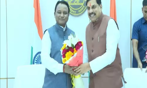 MP CM ने मुख्यमंत्री माझी से मुलाकात की, देबेंद्र प्रधान को श्रद्धांजलि दी