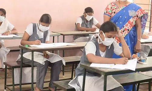 प्लस टू रसायन विज्ञान की परीक्षा कठिन है: छात्रों की राय प्लस टू रसायन विज्ञान की परीक्षा कठिन है: छात्रों की राय