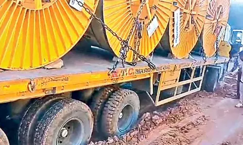 Odisha: घंटों तक जाम रहने के कारण वाहन चालकों को परेशानियों का सामना करना पड़ रहा