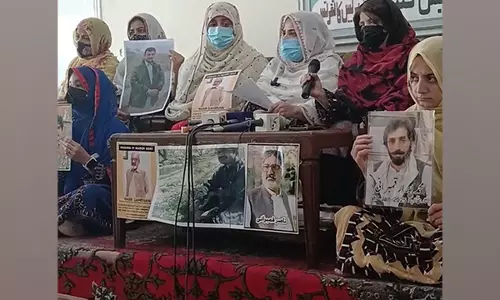 बलूच कार्यकर्ता ने आरोप लगाया कि पाकिस्तानी सुरक्षा बलों ने Quetta में प्रदर्शनकारियों पर गोलीबारी की बलूच कार्यकर्ता ने आरोप लगाया कि पाकिस्तानी सुरक्षा बलों ने Quetta में प्रदर्शनकारियों पर गोलीबारी की