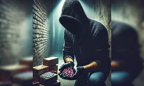 5.5 करोड़ की प्रतिबंधित टेबलेट जब्त, होटल में पुलिस की दबिश 5.5 करोड़ की प्रतिबंधित टेबलेट जब्त, होटल में पुलिस की दबिश
