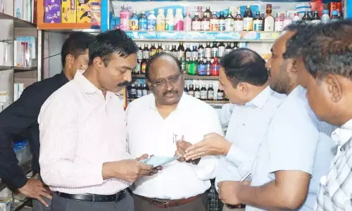 AP ने मेडिकल स्टोर में अवैध दवा बिक्री पर नकेल कसी AP ने मेडिकल स्टोर में अवैध दवा बिक्री पर नकेल कसी