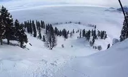 Jammu Kashmir:  भद्रवाह घाटी में ताजा बर्फबारी से मौसम में आई ठंडक, पर्यटकों के लिए नया आकर्षण