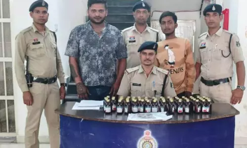 देशी रिवॉल्वर के साथ पकड़ाए दो तस्कर, नशीली दवा जब्त
