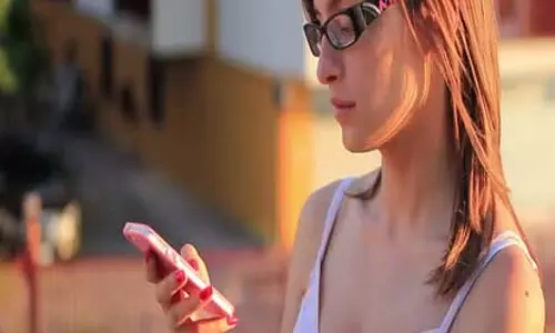 रिश्ते को नुकसान पहुंचा सकती हैं? सोशल मीडिया पर Relationship रील्स