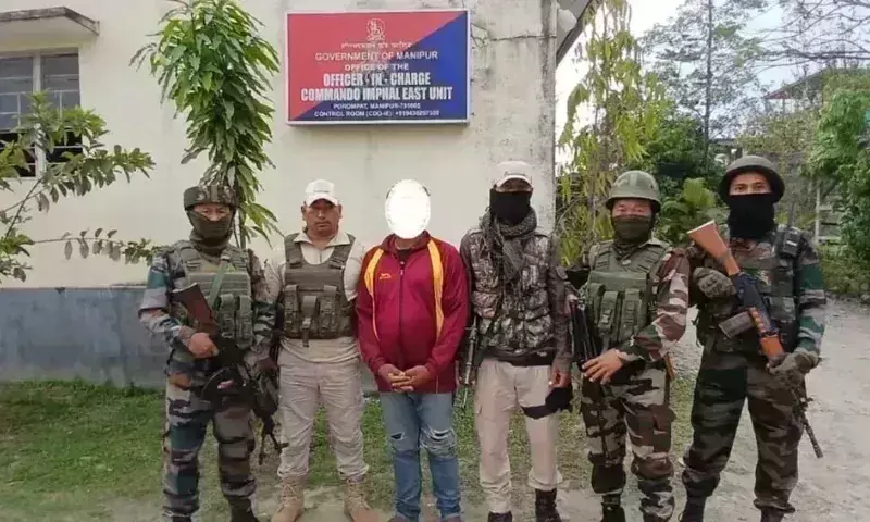Manipur: सुरक्षा बलों ने घाटी के तीन जिलों से 8 उग्रवादियों को किया गिरफ्तार Manipur: सुरक्षा बलों ने घाटी के तीन जिलों से 8 उग्रवादियों को किया गिरफ्तार