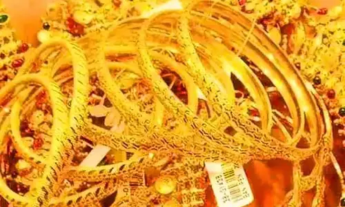 सोने की कीमत में 320 रुपए प्रति सोवरेन की गिरावट