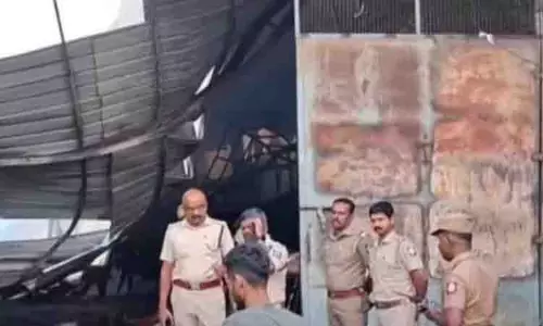 Porur में फर्नीचर गोदाम में भीषण आग लग गई