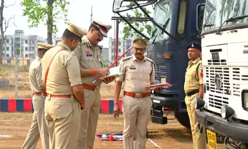 आईजी ने थानों में दी दबिश, आपातकालीन स्थिति से निपटने अलर्ट रहने कहा आईजी ने थानों में दी दबिश, आपातकालीन स्थिति से निपटने अलर्ट रहने कहा