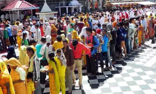 Kangra क्षेत्र में श्रद्धालुओं ने जल निकायों को प्रदूषित छोड़ दिया