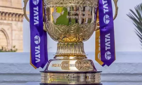 आईपीएल ने शाम के मैचों में दूसरी पारी में 10वें ओवर के बाद गेंद बदले जाने की अनुमति दी आईपीएल ने शाम के मैचों में दूसरी पारी में 10वें ओवर के बाद गेंद बदले जाने की अनुमति दी