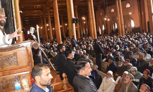 आवामी एक्शन कमेटी पर प्रतिबंध हटाया जाए: Mirwaiz आवामी एक्शन कमेटी पर प्रतिबंध हटाया जाए: Mirwaiz